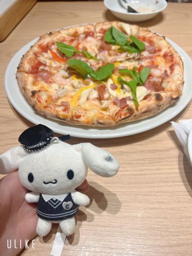 カプリチョーザでピザとサラダを食べたよ🥗
