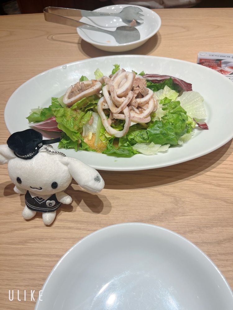 カプリチョーザでピザとサラダを食べたよ🥗