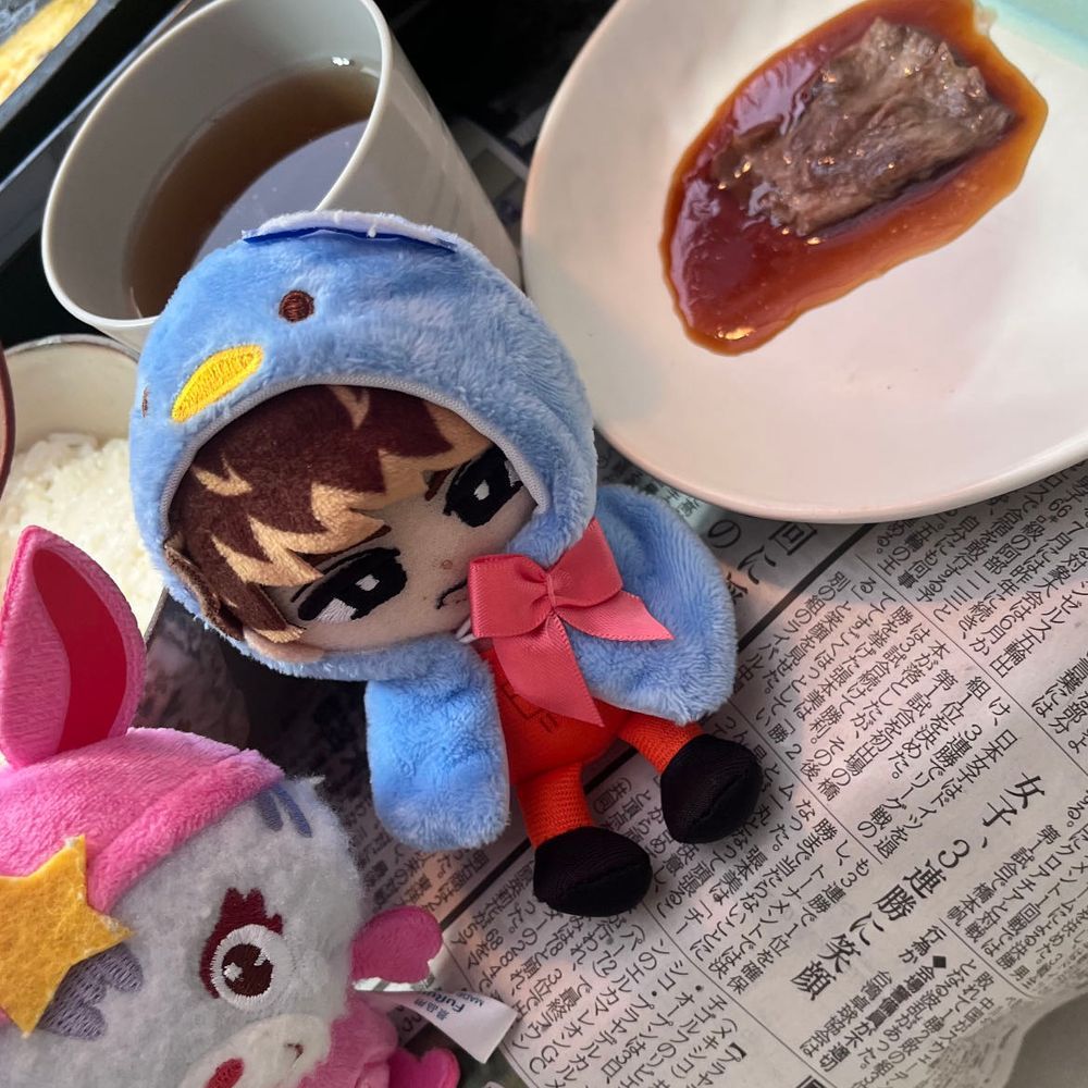 「こーくぜんとうめいとにゃびっとちきゅう」のにゃびっととコラボしたよー！今回は牛肉で焼肉パーティ！レタスで挟むと美味しかったで