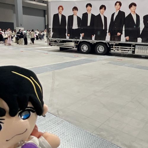 ライブに行ったよ！普段会えないオタク友達と会ったり、飛行機を見られたりしてとっても楽しかった！お弁当も美味しかったよ！LIVEで近くに本人たちが来てカッコ良すぎて横転‥‥！また行きたいなぁ！
