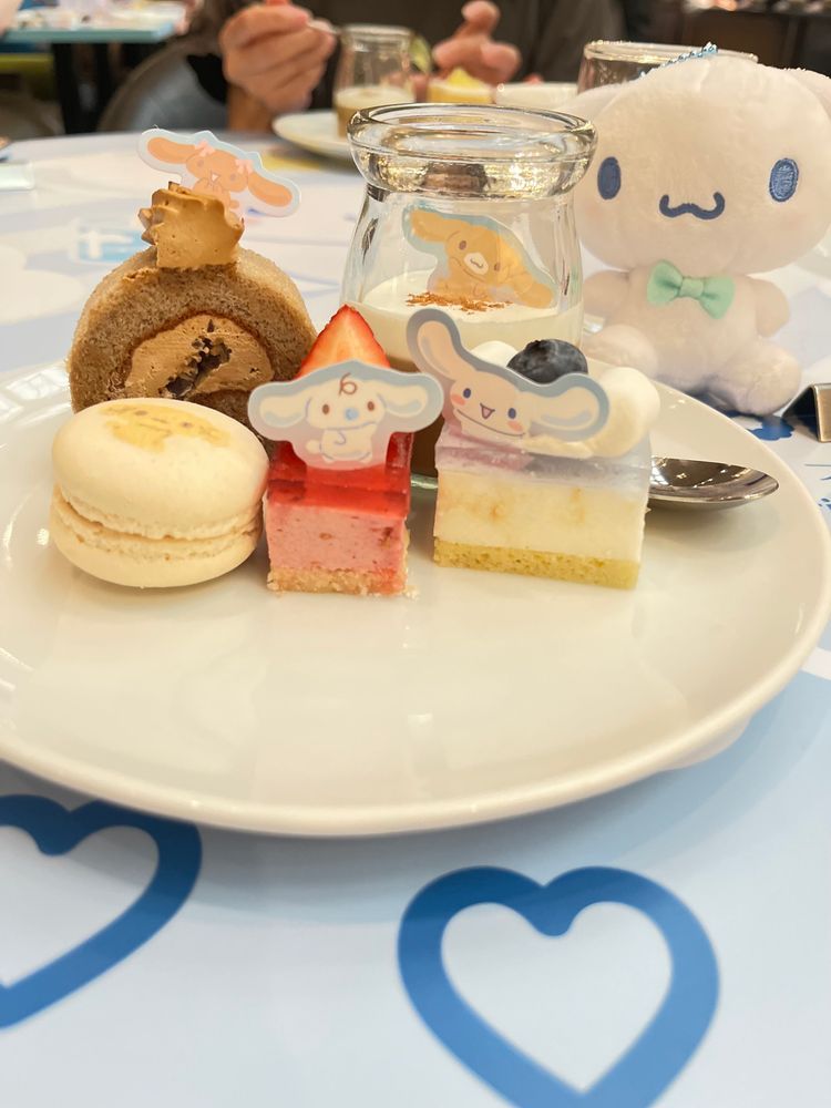 さっきの続きー！
スイーツたくさん食べたよん