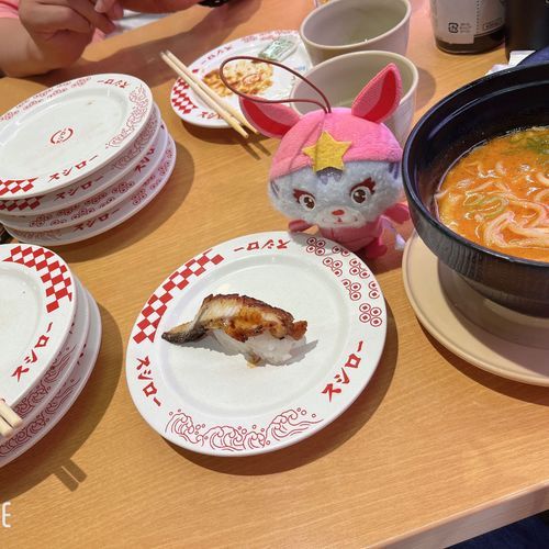 スシローに行ったよ🍣
辛いラーメン美味しかった🍜