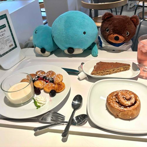 昨日のIKEAでデザートも食べてん！🍰
新人のくまくんも一緒に🐻🚀