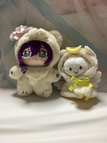 サンリオのメルさんと撮らせてもらいましたぁ
天使のお洋服とっても可愛いですね　わたしの耳についているリボンも天使の羽がついているんですよ