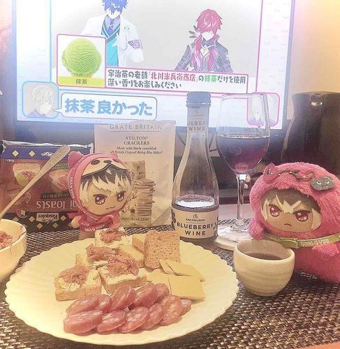 🫐のワインを買ったので、匂いを嗅ぎつけてきたドン&モンモモと晩酌🍷
