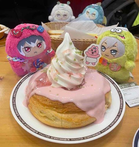 モンモモもぐもぐ木曜日✨

💚💖色のシロノワールたべたよ