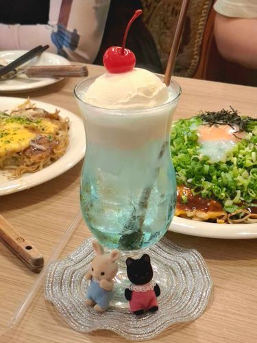 超大彈珠汽水聖代……！🐇🐈‍⬛🥛