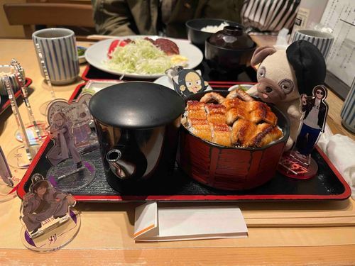 ぬしがきのう、ぱぱと仲がいいめりーってバンドのライブにいって、
その時にね、はじめてひつまぶしたべたの！おだしかけて食べたのがおいしかったよ！