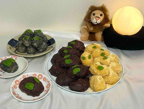 オーナー「1日遅れたけどお月見パーティーしよ♪」
レオ「今日はおはぎの食べ放題だな！」
オーナー「気合い入れて作り過ぎちゃったwww」