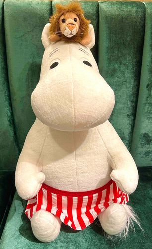 レオ「ムーミンカフェでお茶してきたぞ♪」
オーナー「ムーミンママと仲良くなるの早過ぎるw」