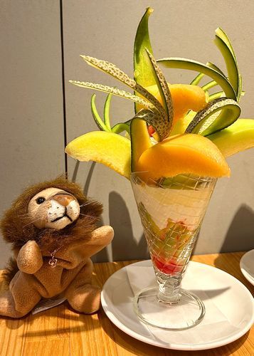 レオ「早く！早くこのメロンを食べたいぞ！」