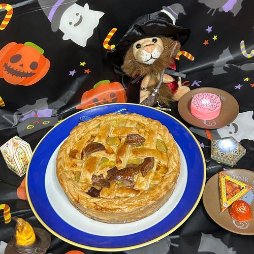 レオ「今年のハロウィンはアップルパイを作ってもらったぞ🎃」