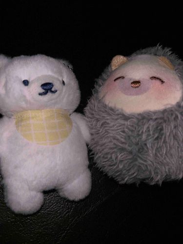 プレミアムじゃないとぬいぐるみの切り替えができないことを知って震えてるしろまるとそのお友達だよ
びっくりしたよ