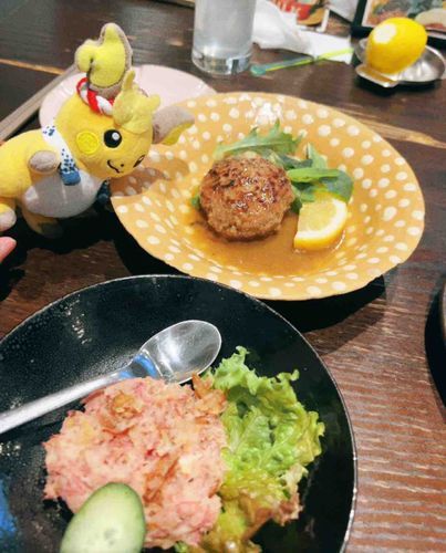 ハンバーグかなり近くで見て、そのあと食べました！