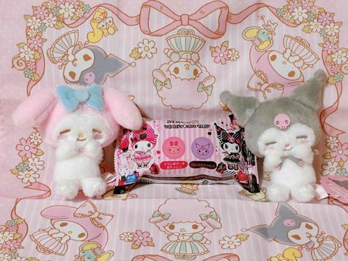 クロミちゃ〜ん　おたんじょうび　おめでとう〜♡ かわいい　マカロンで　おいわいだよ〜♪