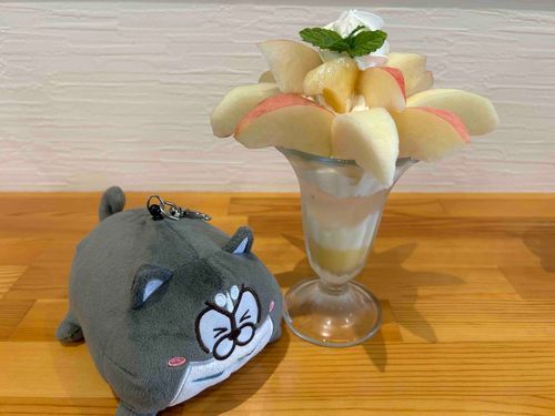 すごい！
これはすごいぜ！
桃のタワーだ！！
オレよりおっきい！