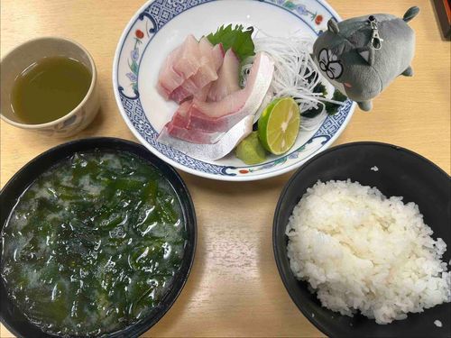 はまちのお刺身！
身が引き締まっててデリシャ〜ス✨
