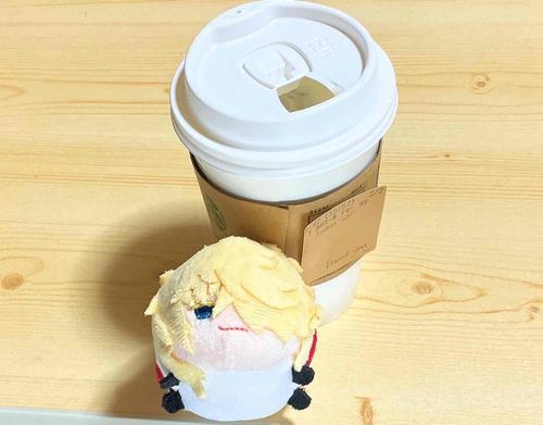 ／飼い主が頭痛でダウンだ。
温かいノンカフェインを飲んで休めよ＼