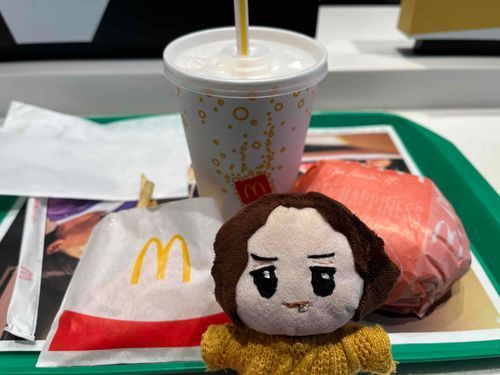 毎時30分〜マクドナルド店内にて放送中の「マクドナルド　ミュージックバリュー」では現在キタニタツヤさんのトークと曲が聴けちゃいますよ〜！！！みんな聴こう！