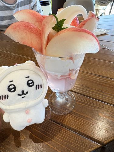 パフェをいかせていただきました🍑
下の桃ゼリーも美味💖