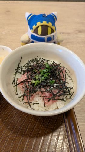 まぐろたたきダヨォ
ボクのトモダチはファミレスに来る度、いっつもコレばっかり食べてるンダ。
マッタク……、たまには別のモノも食べなヨォ。