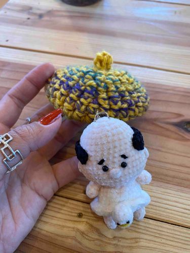 ええと
もう1人の頭が寒い子には
ベレー帽を作りましたが
早く取りにこないと
おじちゃんパーマをかけちゃうよ〜。
