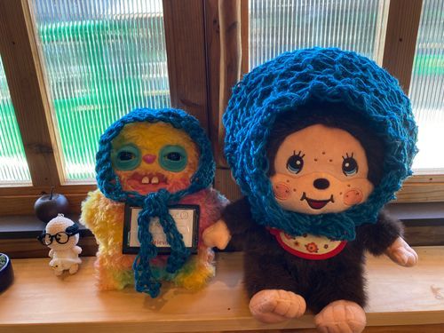 モンチッチのバブーシュカも作ってもらいました。頭の大きさが引き立ってしまうのです。

次はハゲのおじちゃんのをお願いします。