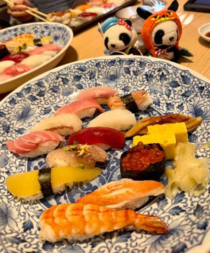 明けましておめでとうございます！新年はお寿司で始まりました！