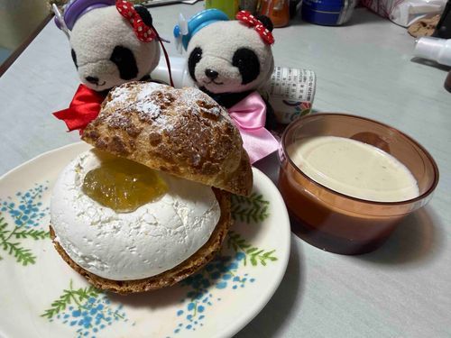 シャインマスカットのシュークリームと、味噌プリン♪

味噌プリン‥！？
