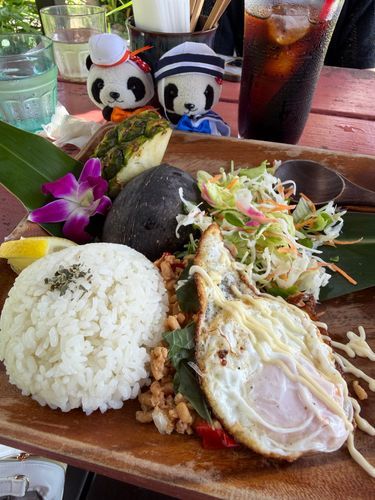 ガパオライス美味しい。
あ、マネージャーその花はあとでぱんぱんに頂戴ね。