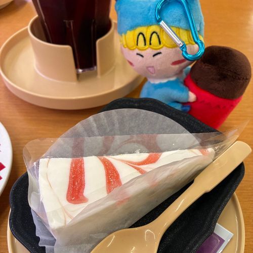 ケーキにピント合ってないか？これ