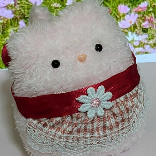 ふわふわの　わたげのような　ちいさなねこです。