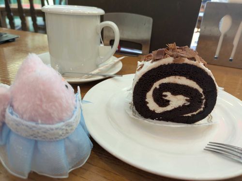 おいしいおいしいロールケーキを食べました。