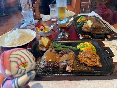 恐竜気分でハンバーグ！なはぐ座