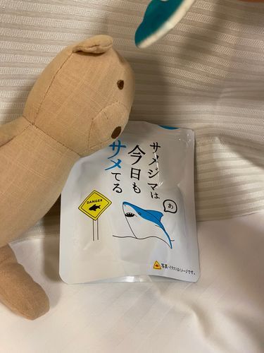 おいら、サメなんかに負けないぞ！！



















..頭の近くに何かがいるようなきがするぞ..？