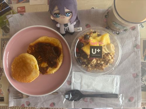 💉おや…遅めのお昼ですか
パンケーキを焼いたけれど、焦げてしまった…と
とても美味しそうですよ
さあ、一緒にいただきましょう
