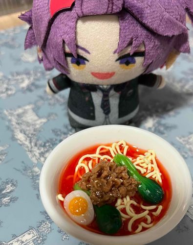 ♦️☕️｢今日主が久しぶりに親友と遊んだみたいだぞ〜！しかも友達がUFOキャッチャーで坦々麺取ってくれたんだってさ！サンプル品とは言えうまそうだよな〜🤤｣