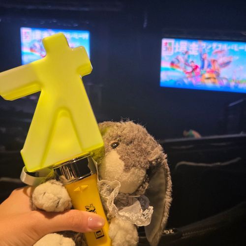 オモコロチャンネルのライブに来たよっ！ワクワク！オのペンライト可愛い〜