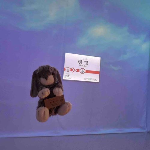 六本木駅でうたた寝してたら乗り過ごしてこんなところに着いちゃった！？1999年！？ノストラダムスとかアンゴルモアってこと！？