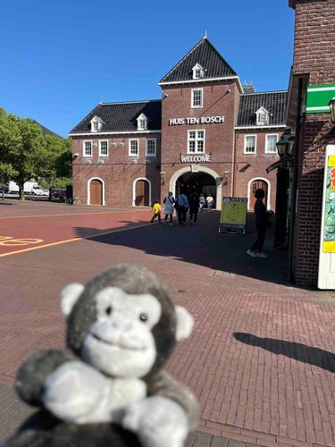 ハウステンボス、だぞ！
くもひとつないせいてん、だった！
おみやげも、たくさんかったぞ！
