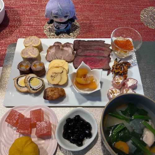 初めてのおせちだね。今年もよろしくね😌