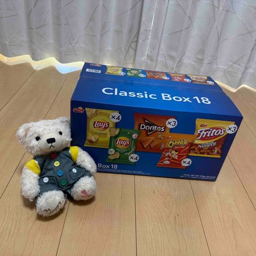 ごん、ままとこすこ、いてきた🐻‍❄️🛒
おかしに、おしゅしに、いろいろかてきた。
いちまいめは、おかしのちゅめあわせのはこ。しゅごいおっき🐻‍❄️
なかは、おかしの、ちちゃいふくろが、たくしゃんはいてる。
さんまいめは、おしゅし。ごんのしゅきな、しゃーもんが、はいてる🐻‍❄️🐟
よんまいめは、べにえ、ていうどなちゅみたいな、おかし。
でずにーの、てぃあな、ておひめしゃまがつくるのとくいの、おかし🐻‍❄️👑
こなこなどーなちゅで、おいし🐻‍❄️🍩