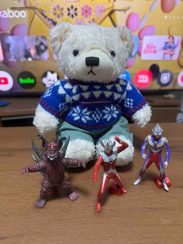 うまとらるんの、あたらしがちゃがちゃ
ぱぱのしゅきな、うまとらるんちが、いたから、ままが、やれやれて、がちゃがちゃした。
ぱぱ、いちゅも、がちゃがちゃ、はじゅれる。まま、あたる。ふしぎ🐻‍❄️

ちがと、たろと、たろのかいじゅ、あたた。ちが、あたた。
ぱぱうれし。
ごんも、ちがしゅきだから、うれし🐻‍❄️
たろも、かこいい。しゅわ🐻‍❄️