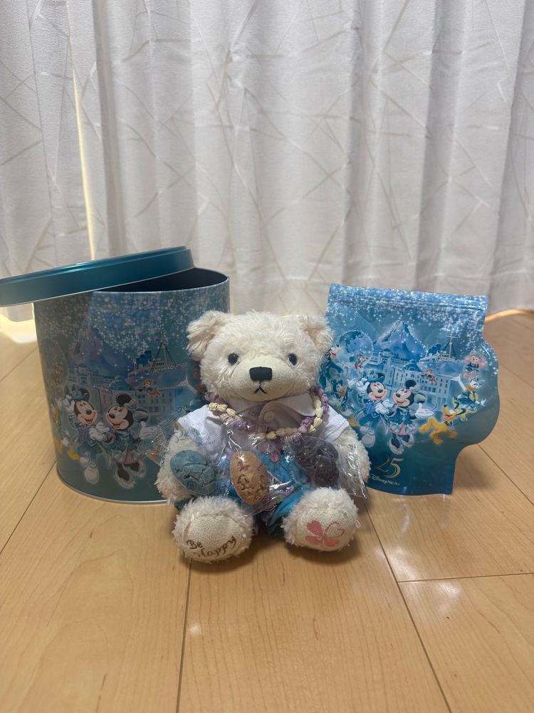 でずにーしーから、おみやげとどいた
まま、でずにーのときは、いちゅも、にもちゅやしゃんに、おみやげかてきてもらてる。たくしゃんかうから、てゆてた、やれやれ…🐻‍❄️

ごんの、おしゅしゅめは、おかし
さんまいめのおさしん、らぷんちぇるの、かみのけみたいな、おかし。さくさくの、ぱい🐻‍❄️🥧
よんまいめのおさしん、あまいとしょぱいのおかし
ひだりがちょこのおかし、みぎは、ぎょーざのあじがしゅる、ぱりぱりすぱれっきのおかし🐻‍❄️🥟
ままが、おしゃけのおちゅまみにいいて、ゆてた。おともだちのズッちゃんにおしゅしゅめ🐻‍❄️👍