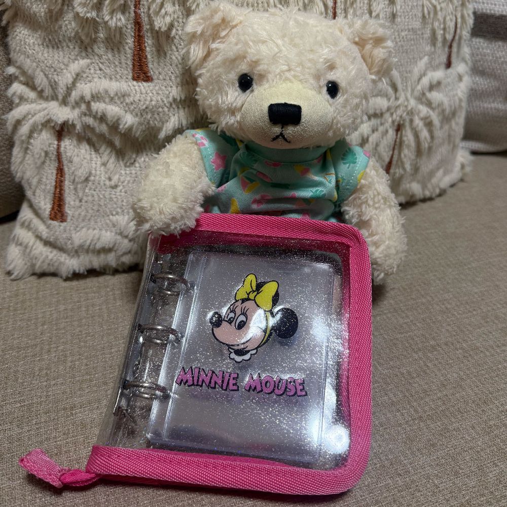 むふー🐻❄️
ごんのしるちょ、めちゃしゅごくなた
みんなみて🐻❄️!
まえにしるちょのおさしんのせたの、しゅごくまえ
そりから、ごんのしるちょ、しゅごくちゅよくなた
ぷくぷくしる、ちょとじゅつ、あつめた
しょしたら、しるちょ、ふたちゅになた
ごんのおきにいりは、にまいめとさんまいめのおさしん。おしゅしと、しんちゃん
よんまいめのおさしんは、ごんのみっちゅめの、あたらししるちょ
ままが、でずにーすとあでかてきた、きらきらみにーちゃん
またしゅごくなたら、ふわもこにおさしんのせる
そしたら、またみんなみて
むふー🐻❄️