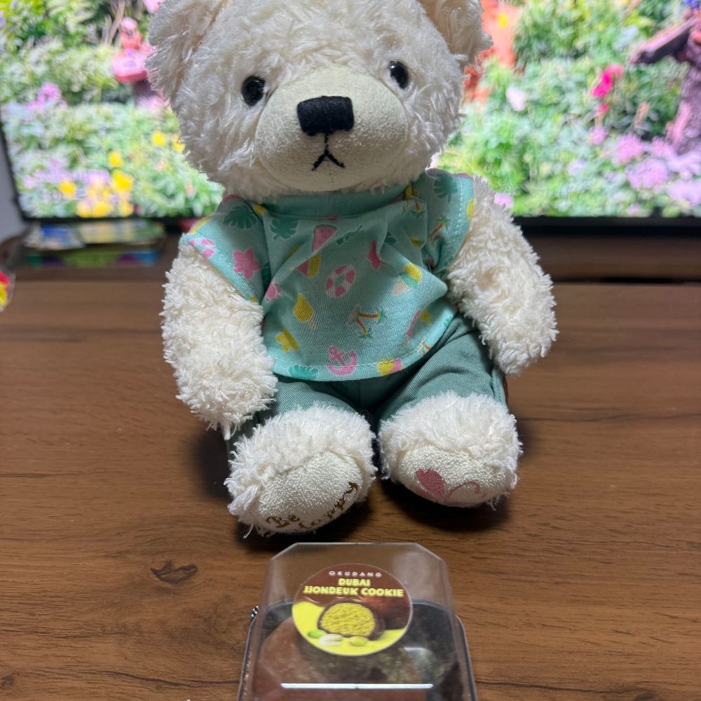 ごんの、きのうのおやちゅ🐻‍❄️🧁
ろーしょんのもりしゅぎちょこくれぷ、とどばいちょこ

ろーしょんのもりしゅぎ、ままがかてきた
ぜんぜんなくて、いこだけかえた、てゆてた
もちもち、なかのくりーむもりしゅぎになてて、しゅごくおいしかた

どばいちょこは、ままがおともだちからもらてきた
しゅごくふしぎなあじだた。はじめてのあじ
みんなは、どばいちょこしてる？
たべたことある🐻‍❄️？
