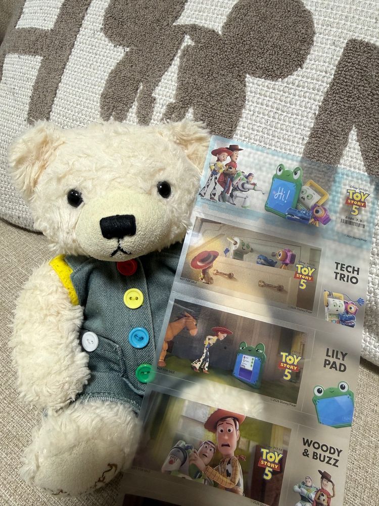 きのーのごん
えいがみて、おしゅしたべた
えいがは、といしゅとーりー
おさしんのうっじー、にんげんしゃんておもわれちゃたから、おかおないないした🐻‍❄️😶‍🌫️
ごん、はじめてえいがかんで、といしゅとーりーみた。おはなしよかた
まま、ないてた。ごんやれやれ🐻‍❄️
えいがのあと、くらじゅしいった
やぱし、しゃーもん🐻‍❄️🐟！
びくらぽんもあたた
さんまいめのおさしん、えいがのおまけ
しゅけしゅけの、かーど🐻‍❄️？
おでかけおもいでばこに、いれた🐻‍❄️
たのしかた🐻‍❄️🌼