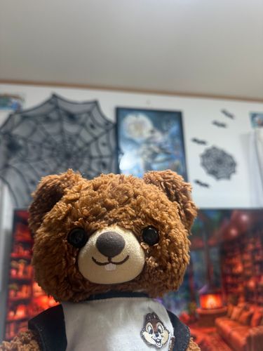 はい、もん もんよ
ままが、もうはろいーんのかじゃりちゅけを、しはじめたもんね
あめりかでは、さまうぃーん、ちゅーて、なちゅにはろいんのかざりちゅけを、はじめるらしいもん
それをまねっこしたかったらしいもんね。やれやれもん
てれびのうえにかざってる、ぱじゅるは、ままのおともだちがゆじゅってくれたもんよ
これから、もっとはろいーんのかじゃり、ふえるらしいもん…🐻