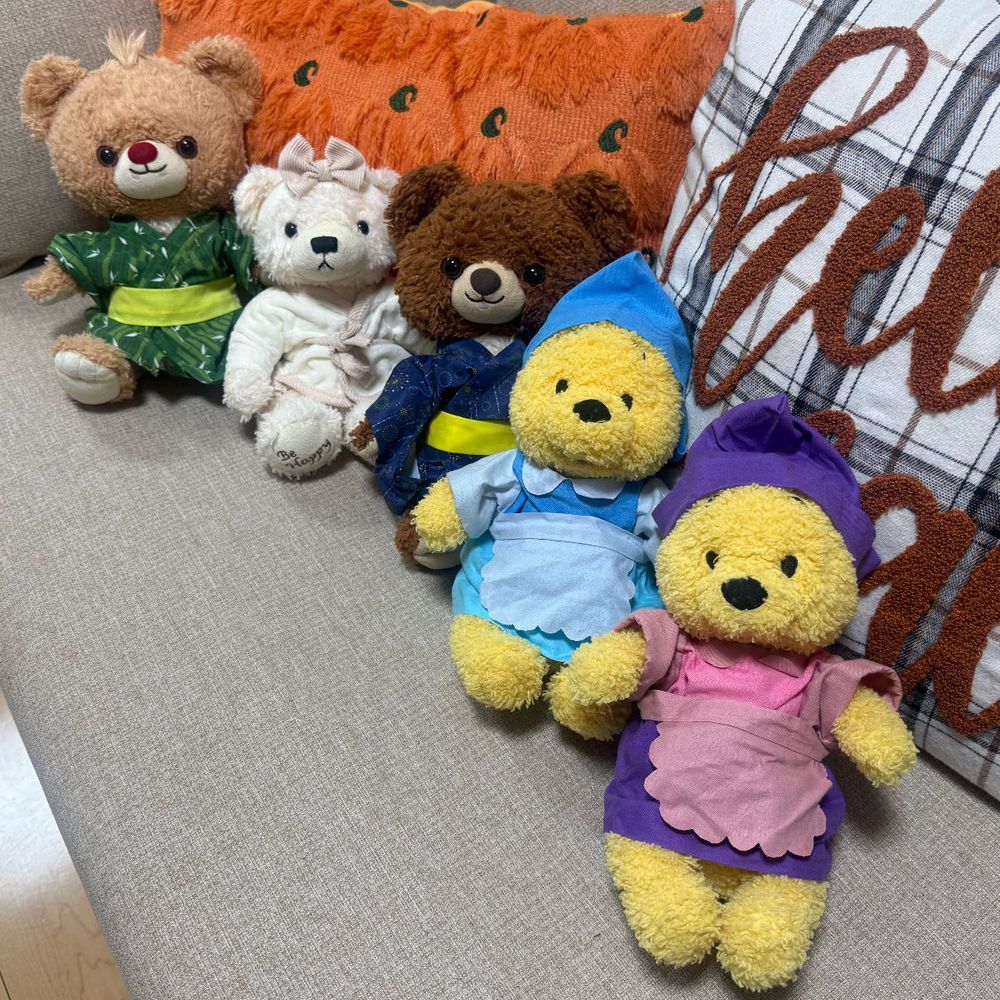 ごん、おふろはいた
ににたちと、みんなでおふろ
さぱしした
あたらしおよふく、みんなきがえた
ごんは、ばしゅろぶ
これしゅき
あしたからは、ふちゅのおよふく、きる