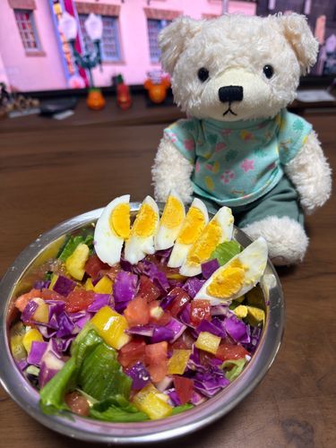 きのうの、ごんとままのごはん
しゃらだぼーる🐻‍❄️🥗
まま、きゅうにしゃらだぼーるしたい、てゆて、いろんなおやしゃいかてきた
おんなのこに、しゃらだぼーるはやてる、てゆて、まねこしたかたみたい
ごんは、あんまし…🐻‍❄️
もとおにく、ほしい🐻‍❄️